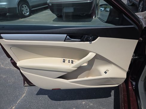 Used 2013 Volkswagen Passat TDI SE image 10