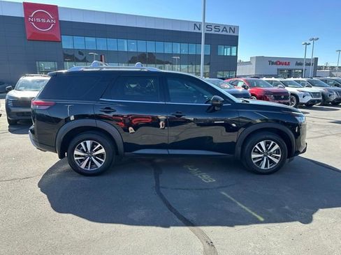 Used 2024 Nissan Pathfinder SL AWD/4WD image 13