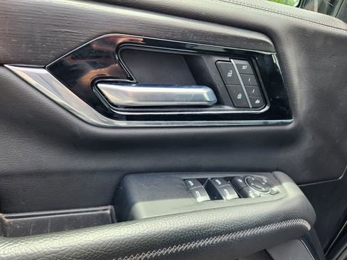 Used 2025 GMC Yukon Denali AWD/4WD image 13