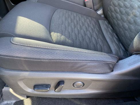 Used 2022 Nissan Pathfinder SV image 18