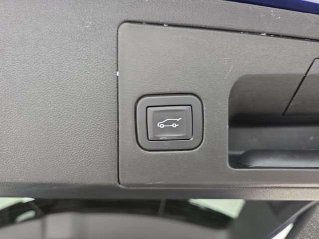 Certified 2025 Cadillac XT5 Sportv w/ LPO, Red Accent Package AWD/4WD image 36
