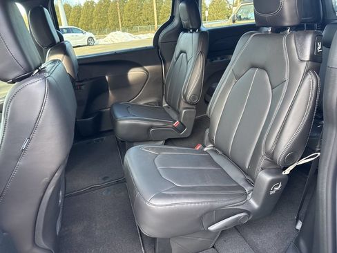 New 2026 Chrysler Pacifica Select AWD/4WD image 21