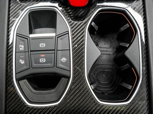 Used 2024 Lamborghini Urus Performante AWD/4WD image 23
