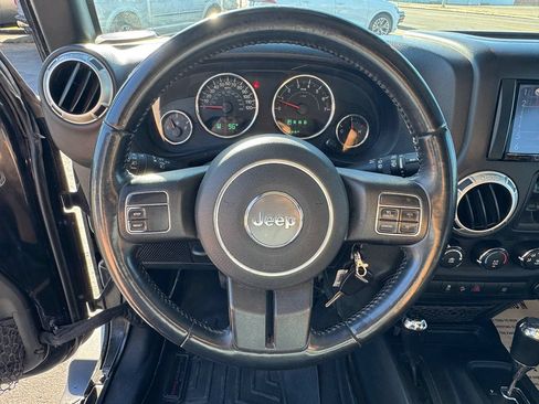 Used 2018 Jeep Wrangler Unlimited Sahara AWD/4WD image 18