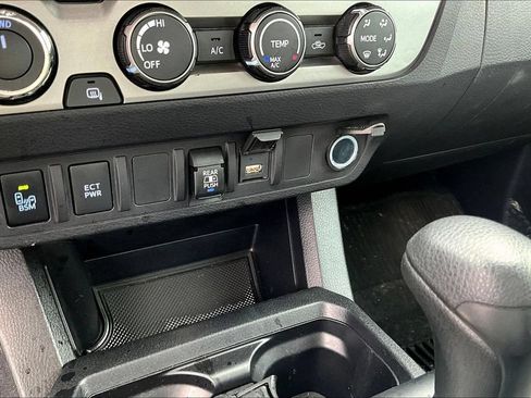 Used 2020 Toyota Tacoma SR5 w/ Technology Package AWD/4WD image 17