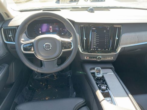Used 2023 Volvo S90 B6 Ultimate image 28