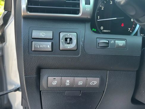 Used 2014 Lexus LX 570 4WD image 17