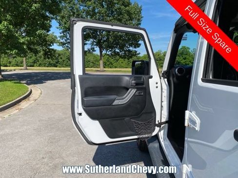 Used 2016 Jeep Wrangler Unlimited Sahara AWD/4WD image 12