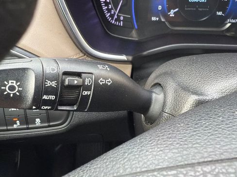 Used 2019 Hyundai Santa Fe SEL image 14