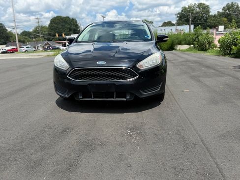 Used 2016 Ford Focus SE FWD image 2