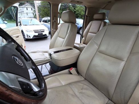 Used 2010 Cadillac Escalade ESV Luxury AWD/4WD image 28