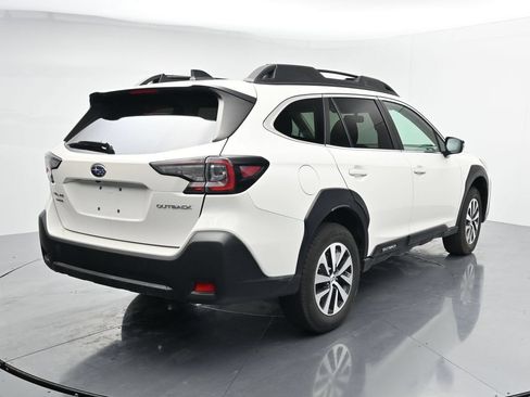 Used 2024 Subaru Outback Premium AWD/4WD image 7