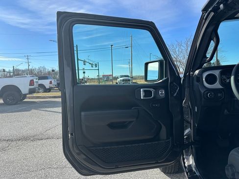 Used 2024 Jeep Wrangler Sport S image 13