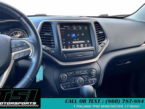 Used 2016 Jeep Cherokee Latitude w/ Cold Weather Group image 6