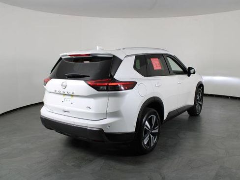 Certified 2025 Nissan Rogue SL image 16