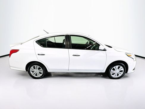 Used 2019 Nissan Versa SV image 2