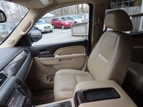 Used 2013 GMC Yukon XL Denali image 29