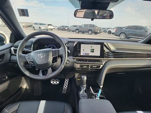 Used 2025 Toyota Camry SE FWD image 5