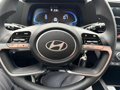 Used 2024 Hyundai Elantra SE FWD image 9