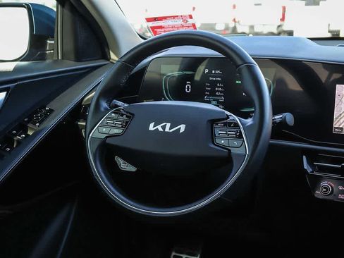 Used 2024 Kia Niro EX Touring FWD image 16