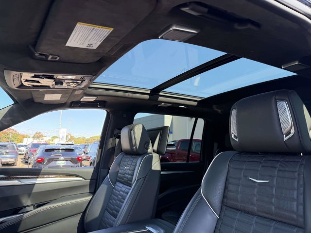 Certified 2025 Cadillac Escalade ESV Sport Platinum w/ LPO, ONYX Package AWD/4WD image 13