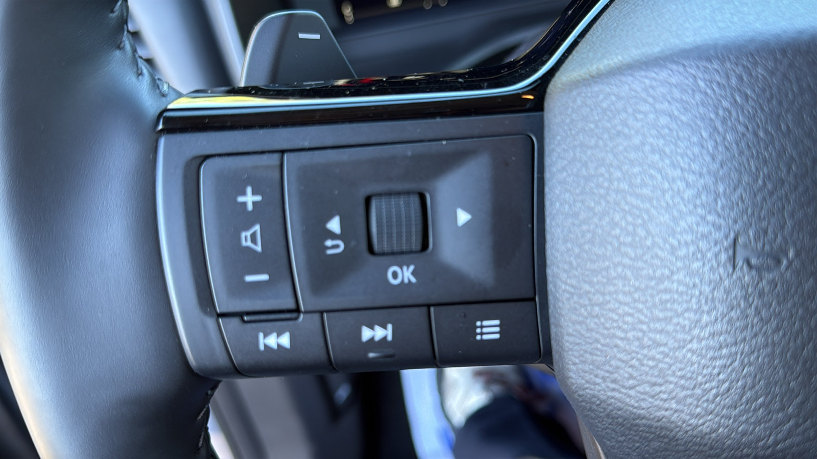 Certified 2025 Nissan Rogue SL AWD/4WD image 10