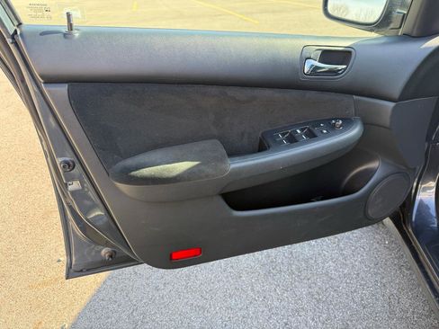 Used 2006 Honda Accord VP image 9