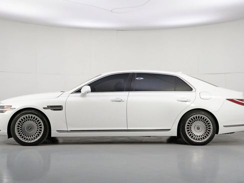 Used 2021 Genesis G90 5.0 Ultimate image 8