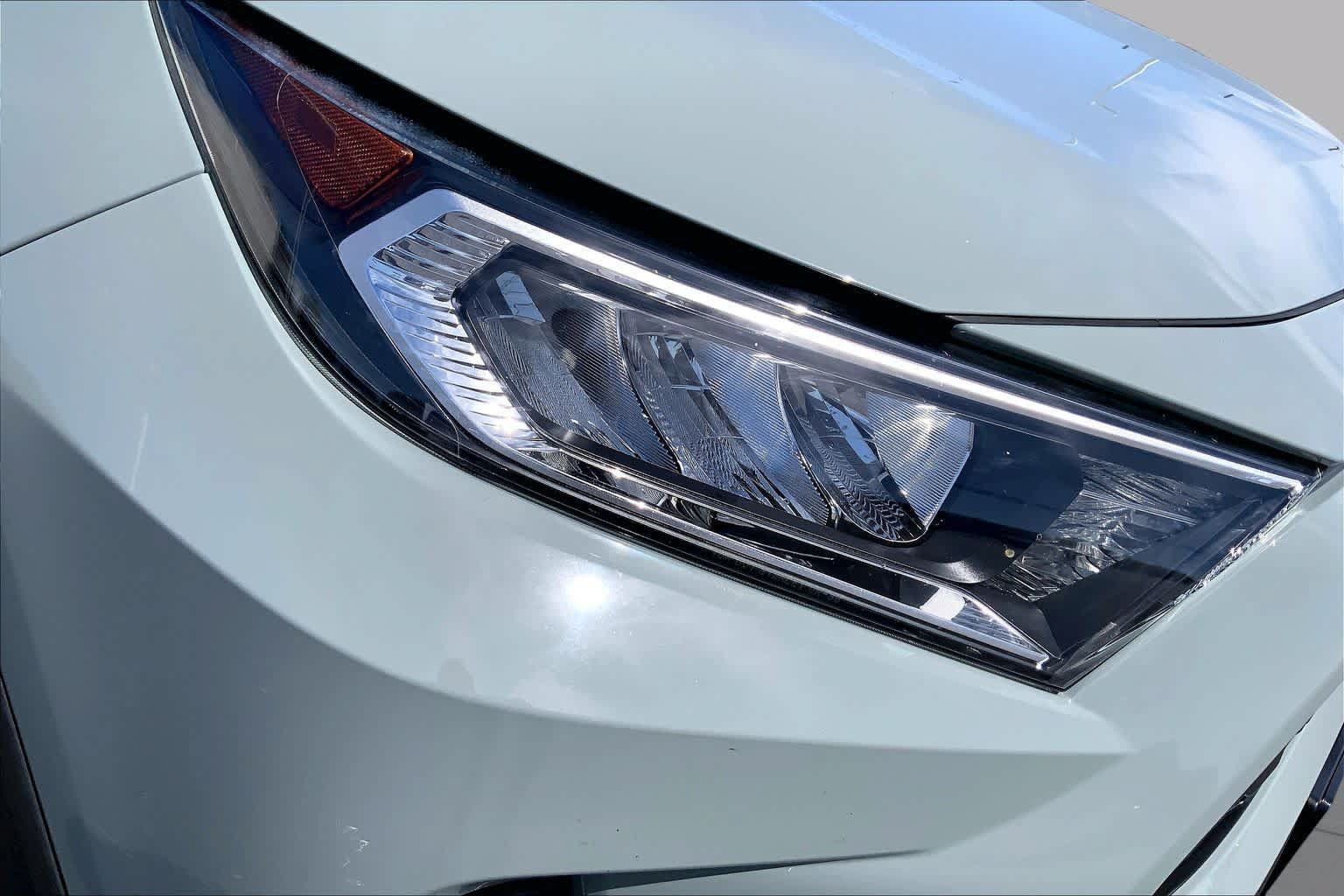 Used 2021 Toyota RAV4 XLE Premium AWD/4WD image 27