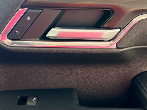 Used 2023 GMC Sierra 1500 SLT w/ SLT Premium Package image 32