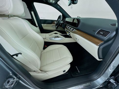 Used 2026 Mercedes-Benz GLS 450 4MATIC image 32