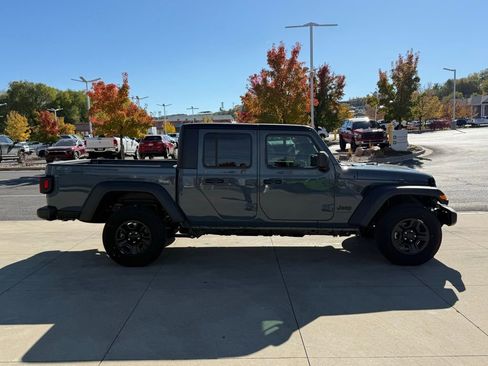 New 2025 Jeep Gladiator Sport image 7