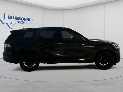 Used 2023 Lincoln Aviator Reserve w/ Equipment Group 201A AWD/4WD image 4