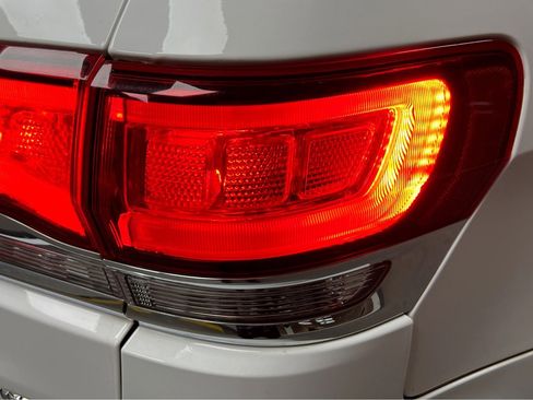 Used 2021 Jeep Grand Cherokee Limited w/ Premium Lighting Group image 29