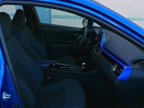Used 2020 Toyota C-HR XLE image 28
