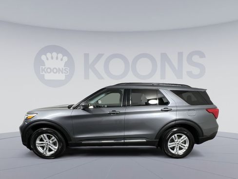 Used 2022 Ford Explorer XLT w/ Equipment Group 202A image 2