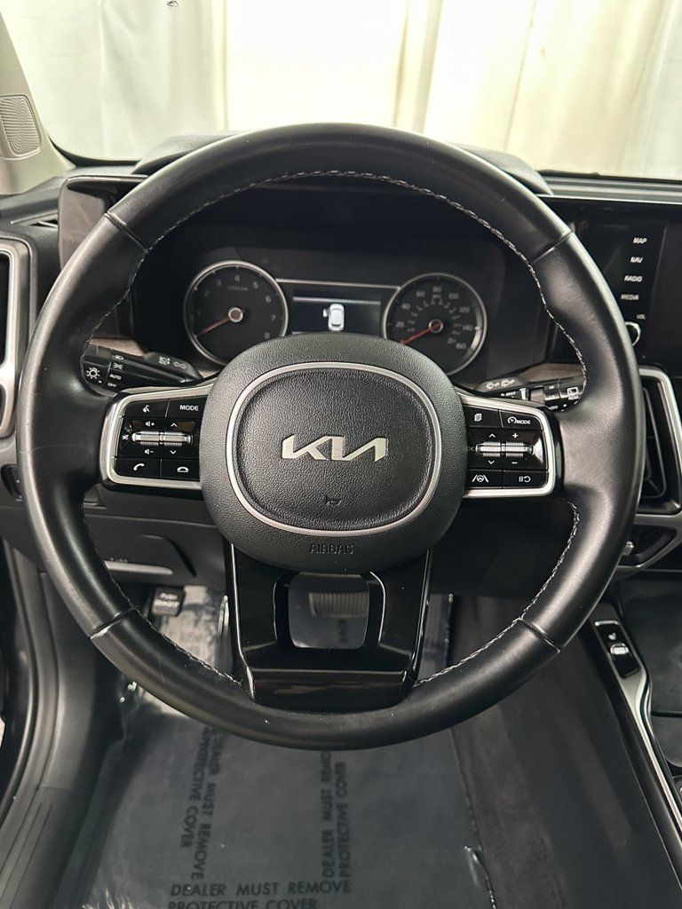 Used 2022 Kia Sorento S w/ Panoramic Sunroof Package AWD/4WD image 15