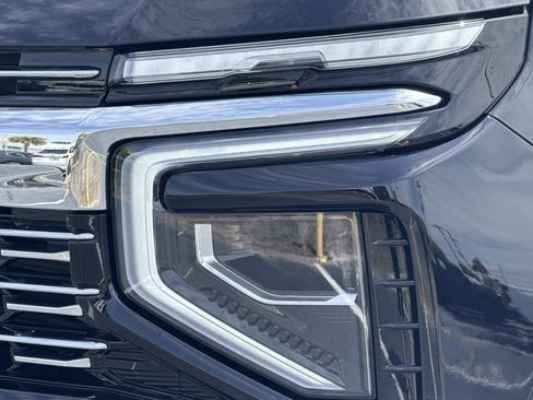 Used 2025 Chevrolet Tahoe Premier AWD/4WD image 6
