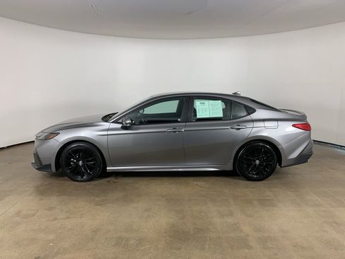 Used 2025 Toyota Camry SE image 16