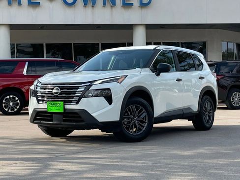Used 2024 Nissan Rogue S FWD image 2