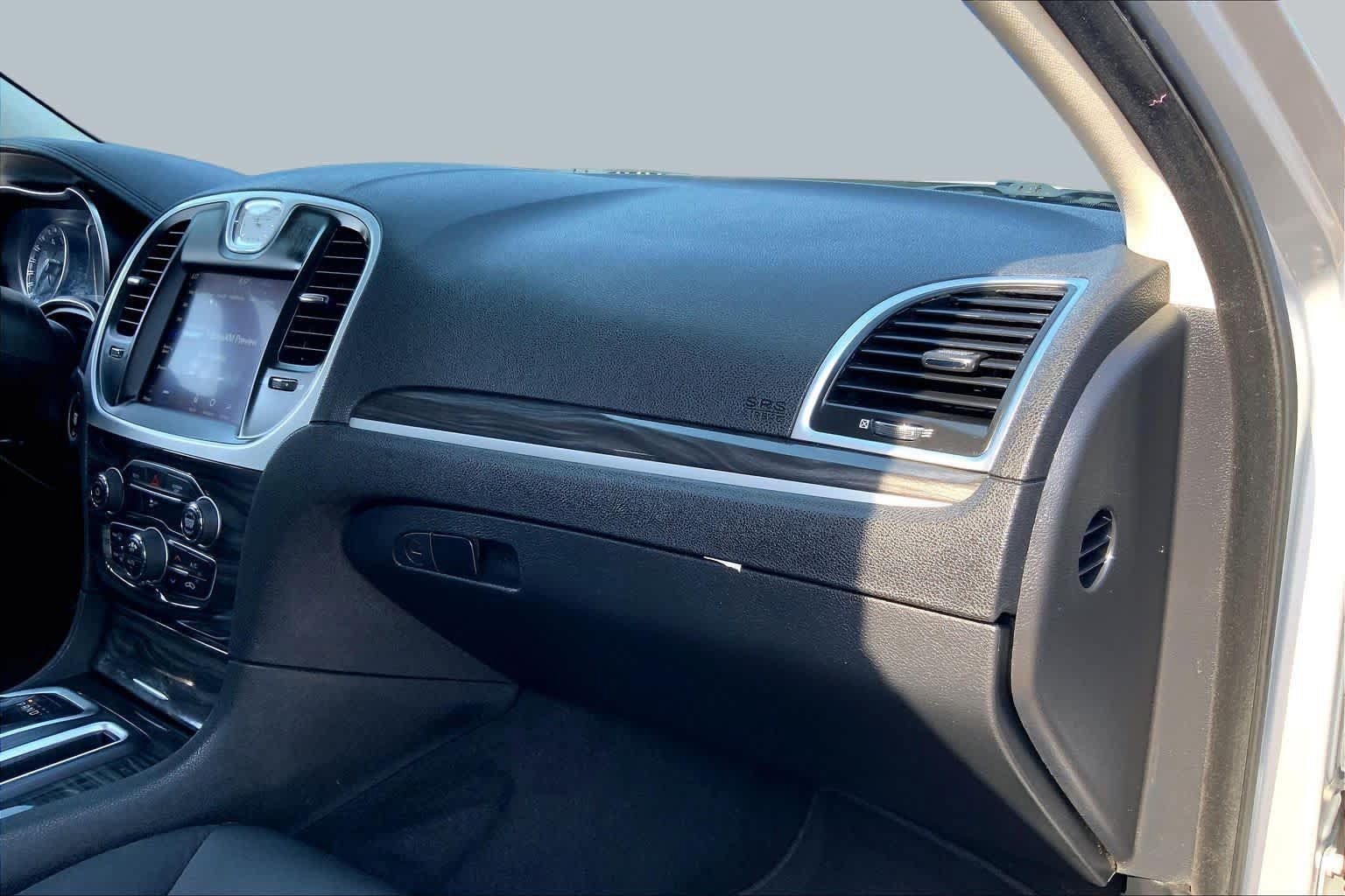Used 2022 Chrysler 300 Touring w/ Sport Appearance Package RWD image 19