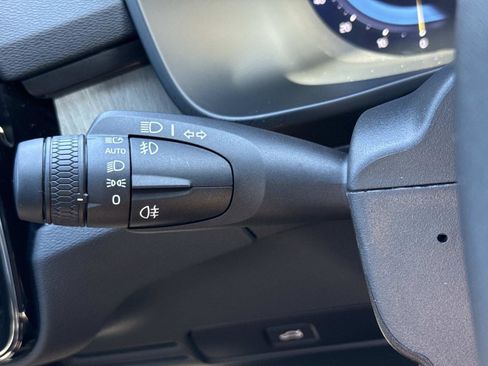 Used 2024 Volvo XC40 B5 Plus w/ Protection Package Premier image 10