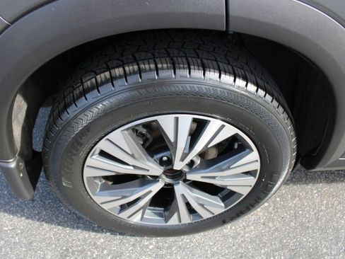 Used 2022 Nissan Rogue SV w/ SV Premium Package image 21