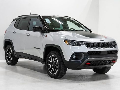 Used 2025 Jeep Compass Trailhawk AWD/4WD image 6