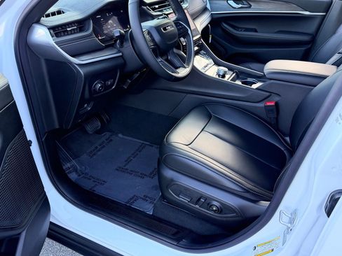 New 2025 Jeep Grand Cherokee Limited AWD/4WD image 17