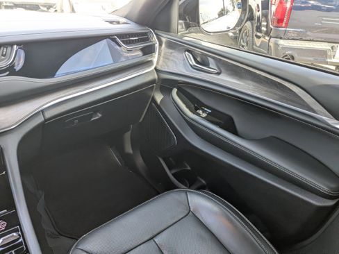 Certified 2023 Jeep Grand Cherokee L Overland image 16