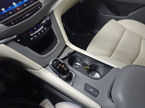 Used 2017 Cadillac XT5 Luxury w/ Driver Awareness Package image 28