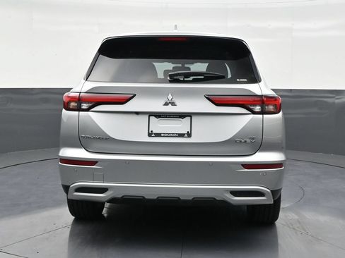 Used 2025 Mitsubishi Outlander SE AWD/4WD image 4