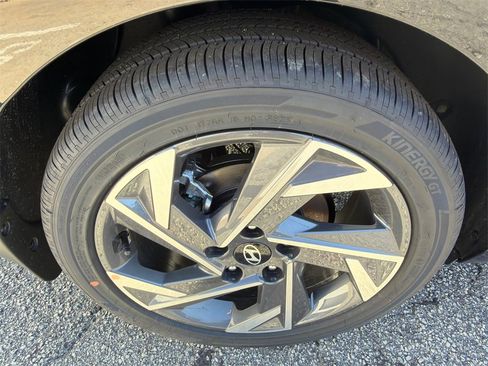 New 2026 Hyundai Elantra Limited image 17