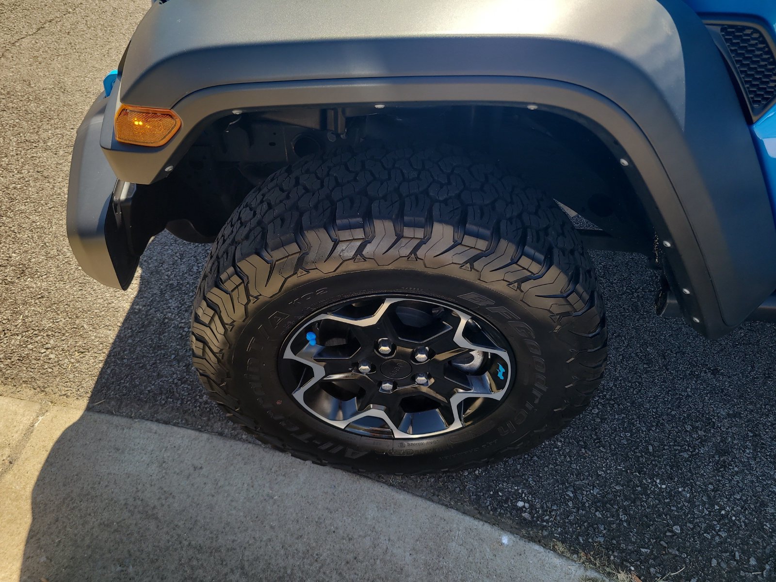 Used 2022 Jeep Wrangler Unlimited Rubicon 4xe w/ Cold Weather Group AWD/4WD image 9